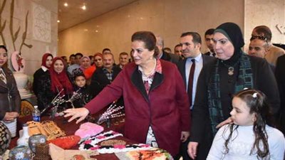 محافظ البحيرة تفتتح معرض المشغولات اليدوية بدمنهور 