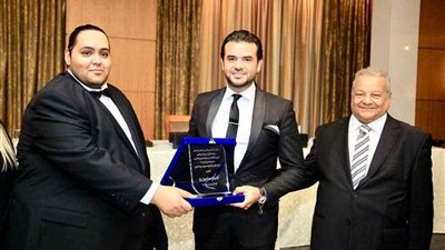 المنتدى العالمى للسلام يمنح سامو زين جائزة 