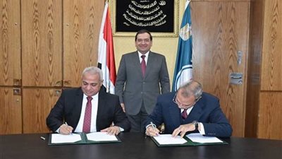 بروتوكول تعاون بين محافظة قنا والبترول لإنشاء محطات وقود للغاز الطبيعي