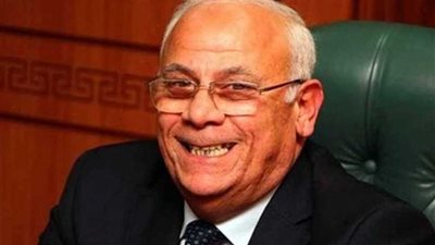 محافظ بورسعيد يهنئ الأقباط الكاثوليك بـ 