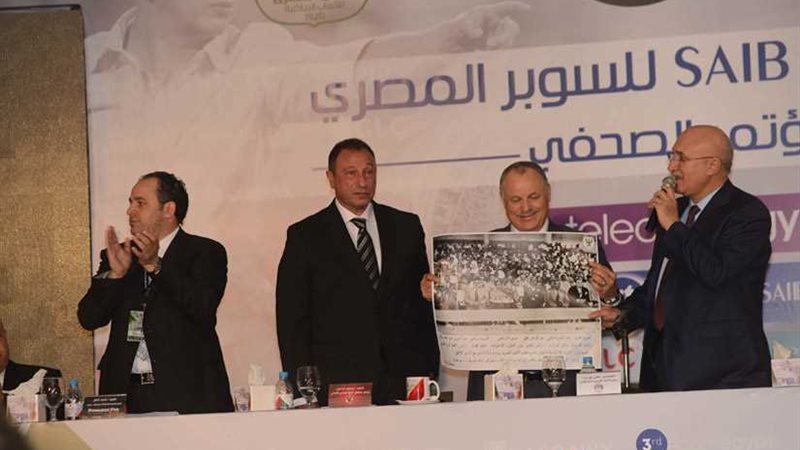 رئيس المصري يهدي