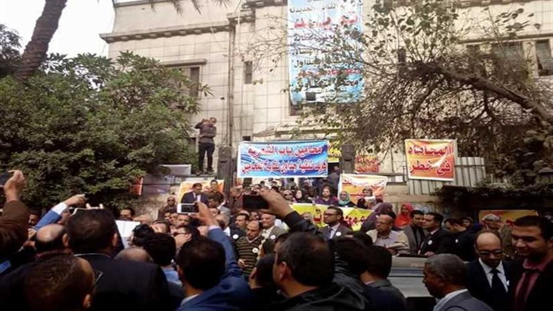 وقفة لتأييد قرارات