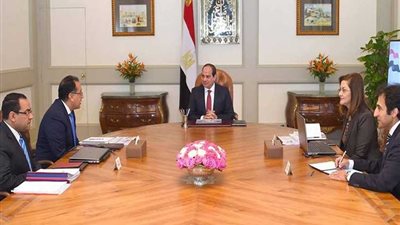 الرئيس السيسي يستعرض مؤشرات الأداء الاقتصادي وخطة الإصلاح الإداري