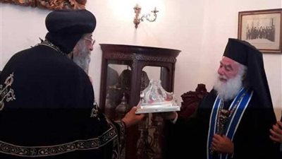 قداسة البابا يهنئ بطريرك الأقباط الكاثوليك بعيد الميلاد