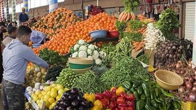 تعرّف على أسعار اليوم لجميع أنواع الخضر والفاكهة والأسماك بسوق العبور