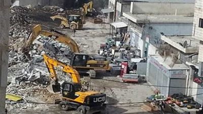 القدس .. الاحتلال يهدم منشأتين ويداهم متاجر ويستولي على ممتلكات (فيديو)