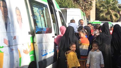 توقيع الكشف الطبي علي 860 حالة في أول أيام قافلة من أجل مصر بقنا (صور)