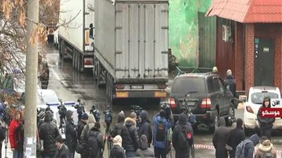 لقطات حية من موقع عملية احتجاز رهائن بمصنع بالعاصمة الروسية موسكو (فيديو)