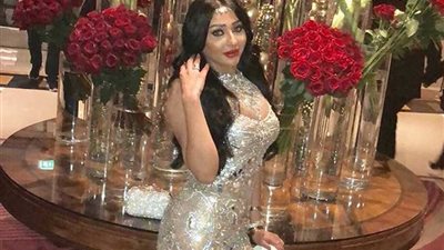 نور المغربي تتألق بإطلالة مثيرة بأحد حفلات الكريسماس (صور)