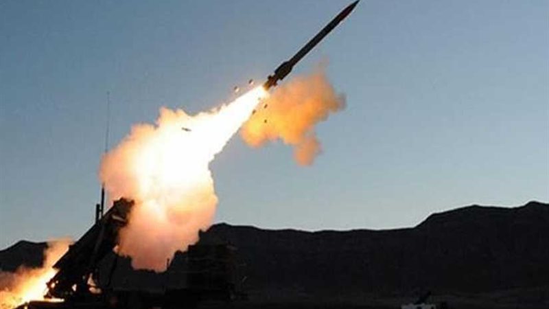 صاروخ حوثي يسقط خطأ