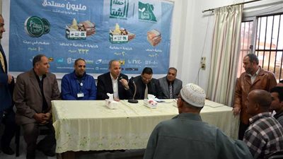 عشماوي يوزع مواد غذائية بمستعمرة الجذام