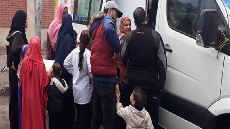 إقبال كثيف على قوافل