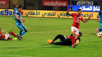 الأهلي يفوز على بتروجيت بثلاثية نظيفة ويستمر في مطاردة الإسماعيلي