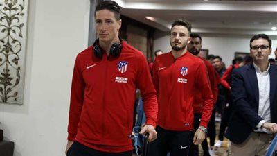 بالصور.. بعثة أتليتكو مدريد تصل برج العرب
