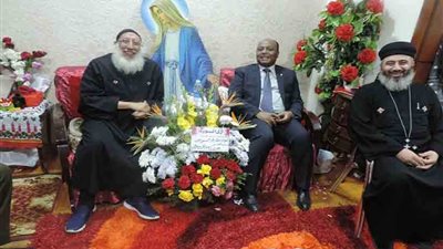 لاول مرة فى تاريخ الكنيسة: مدير أمن الغربية يزور أسقف سمنود في منزله