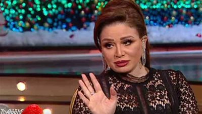 إلهام شاهين: بشجع النادي الأهلي..واللي ييجي عليه محبوش (فيديو)