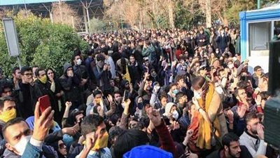 الاحتجاجات في قلب طهران والحرس الثوري يتوعد