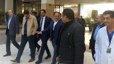 وزير الصحة يجري عملية جراحية دقيقة لإحدى مصابي حادث كنيسة حلوان