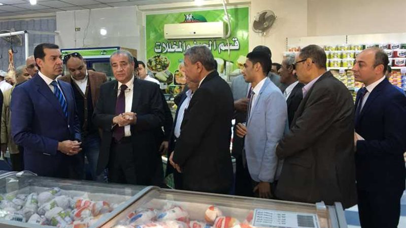 وزير التموين يتفقد