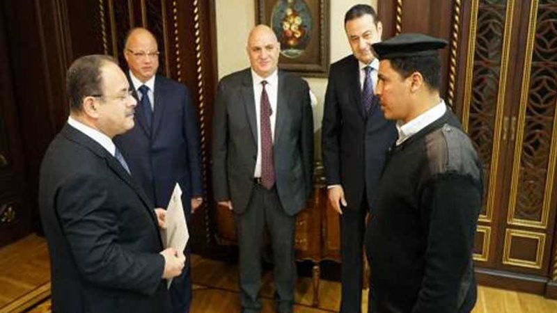 وزير الداخلية يكرم