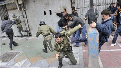 تليفزيون إيران: مقتل 10 متظاهرين في الاحتجاجات