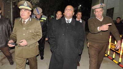 متفقدًا خدمات تأمين أعياد الميلاد.. مدير أمن الغربية: نحن وإخوتنا نواجه الإرهاب 