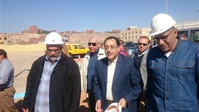 وزير الإسكان يتفقد بعض المشروعات بأسوان