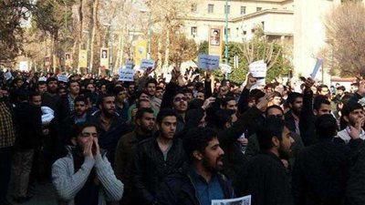 تجدد المظاهرات في إيران والسلطات تعتقل المئات