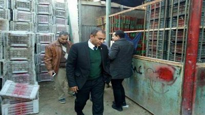 رئيس أبو قرقاص بالمنيا يتفقد أسواق المدينة تمهيدا لتطويرها