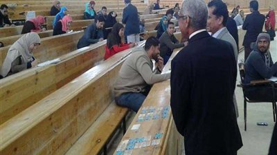 رئيس جامعة جنوب الوادي يتفقد لجان الامتحانات