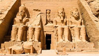 مساعد وزير الآثار للشئون الهندسية يتفقد عددا من المناطق الأثرية بأسوان