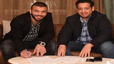 متعب يُوقع رسميًا للتعاون السعودي (صور)