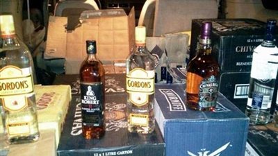 القبض على 4 متهمين بحوزتهم 1358 زجاجة خمور بالقليوبية