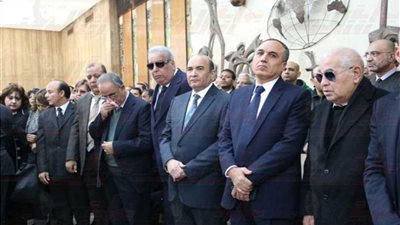 كبار الصحفيين والإعلاميين يشاركون في صلاة الجنازة على 