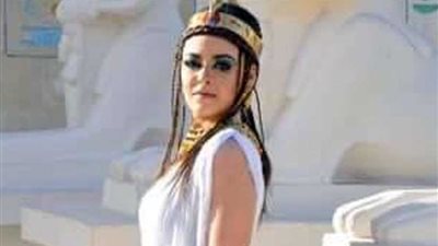 ملكة جمال السياحة والبيئة في القرية الفرعونية