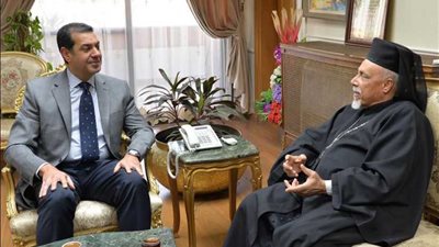 الأنبا كيرلس مطران الأقباط الكاثوليك يهنئ محافظ أسيوط بالعام الجديد 