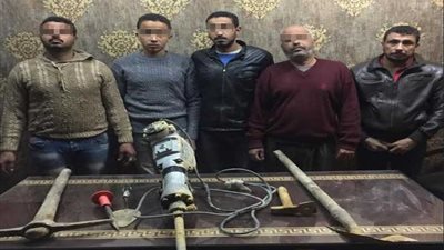 ضبط 5 عمال ينقبون عن الآثار في مصر القديمة