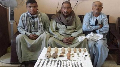 شرطة السياحة والآثار تضبط قطعًا أثرية قبل بيعها