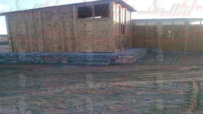 بيوت خشبية وإنارة بالطاقة الشمسية.. 