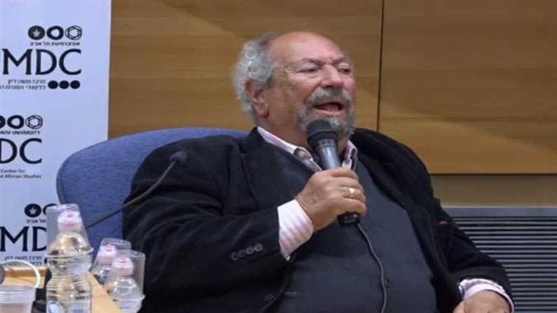 الأدباء والكتاب العرب: