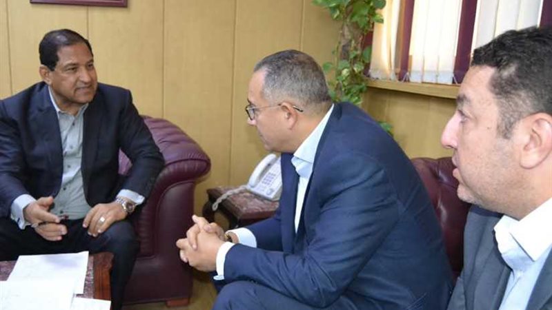 محافظ الغربية يدرس