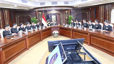 تفاصيل اجتماع وزير الداخليه بالقيادات الأمنيه..ورفع درجة الأستعداد الأمني للقصوي (صور)