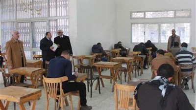 نائب رئيس جامعة الأزهر يتفقد امتحانات الكليات بأسيوط
