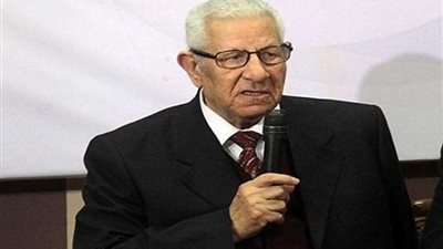 مكرم محمد أحمد يهنئ الإخوة المسيحيين بعيد الميلاد المجيد