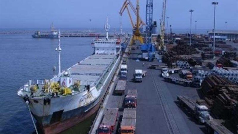 تداول 13 سفينة بموانئ