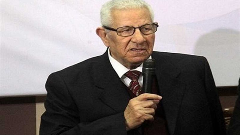 مكرم محمد أحمد يهنئ