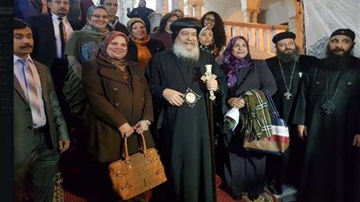 كتيبة عاملات مصر تشارك الأقباط أفراحهم بقيادة مايسة عطوة 