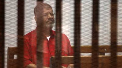 تأجيل إعادة محاكمة مرسي وآخرين بالتخابر مع حماس لـ17 يناير