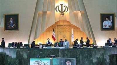 اجتماع الأبواب المغلقة في إيران.. وتحذير من قتل المتظاهرين في السجون