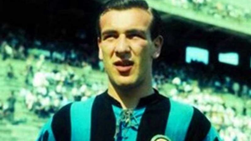 وفاة أسطورة الكرة